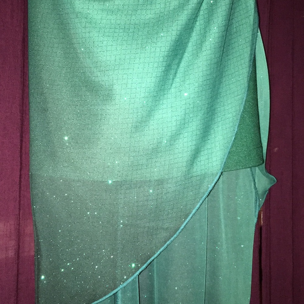 Dress - Picture 3 of 4